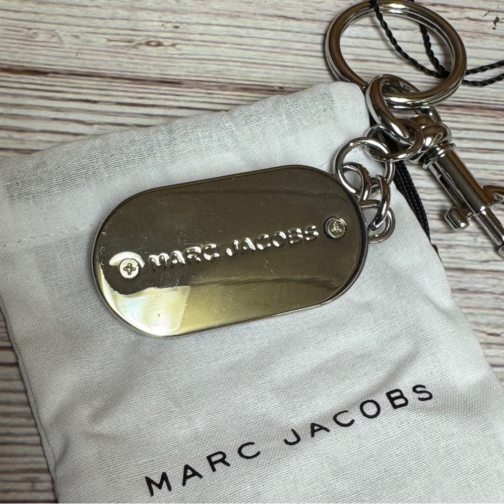 Marc Jacobs 3D Vitamin Pill Crossbody Bag with Matching Keychain - Picture 9 of 11